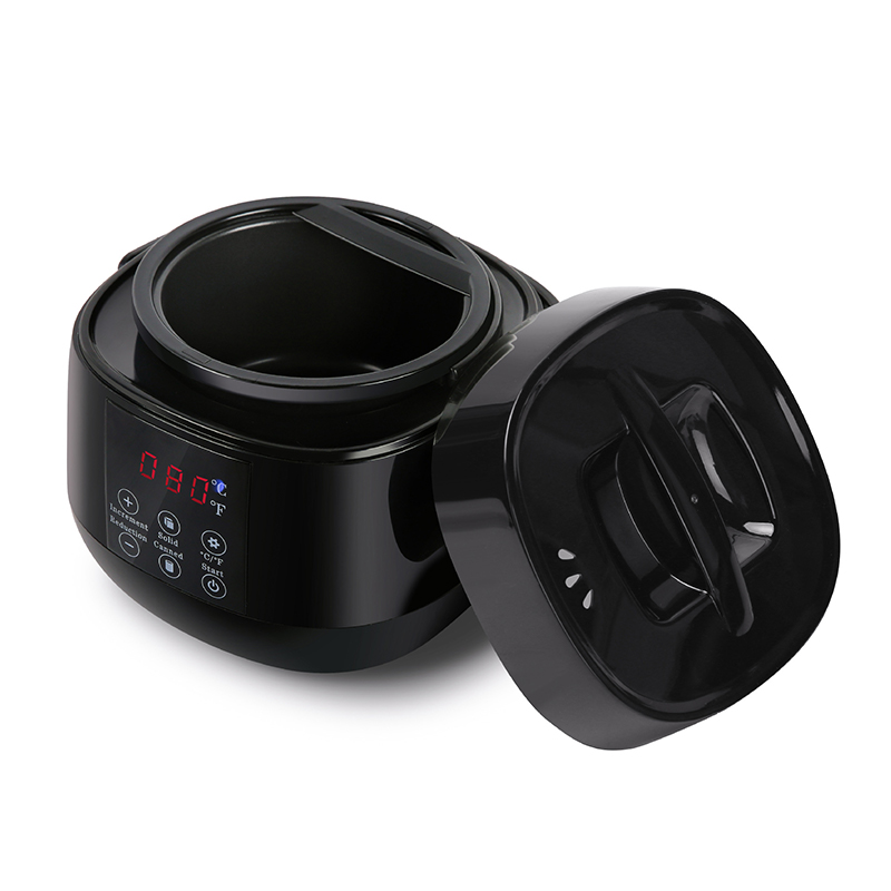 काले हैंडल वाला छोटा मोम पिघलाने वाला बर्तन